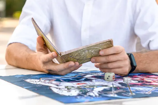 Oyun Sahasının Arkaplanı, Man Holding Game, Leela, Hands Close-Up, Türkiye, Alanya - 14 Nisan 2024