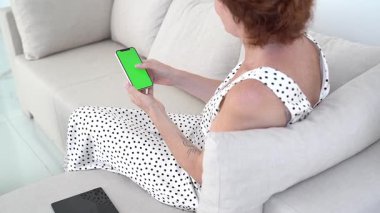 Green Screen, Home Setting, Digital Technology, Concept of online Browsing, Social Media, Modern Yaşam Tarzı, Wireless Connection.