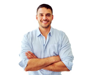 Kendine güvenen işadamı kollarını kavuşturarak gülümsüyor, profesyonellik ve başarı yayıyor.