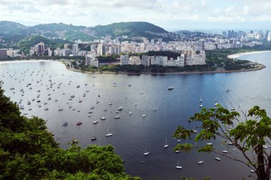 Sugarloaf Dağı 'ndan Botafogo ve sahil manzaralı.