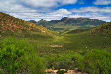 St Mary Zirvesi, Wilpena Pound, Flinders Ranges, Güney Avustralya boyunca manzara