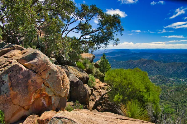 바위들이 사우스오스트레일리아주의 세인트 피크만 파운드를 잔데라 사들에서 바라본 — 스톡 사진