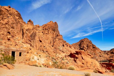Eski kumtaşı kulübe, 1930 'larda turistler için yapılmış, Nevada' daki Fire State Park Vadisi 'nde..