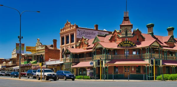 西オーストラリア州カルゴリーのハンナン通りのパノラマ 1900年頃の歴史的建造物 象徴的なエクスチェンジホテルやカルゴリー鉱山の建物など — ストック写真