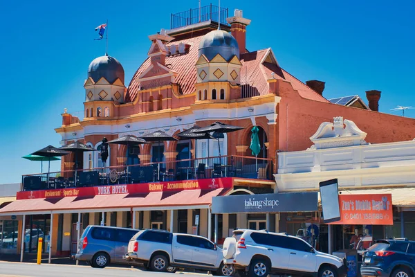 1900年 西オーストラリア州カルゴリーの金鉱の町 ハンナン通りにある豪華なヨークホテルは 建築家ダニエル エドモンズによって設計されました — ストック写真