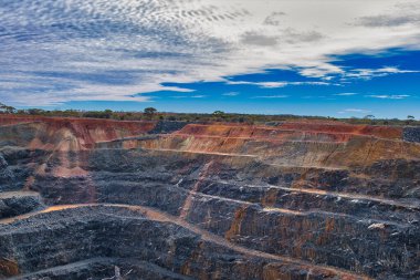 Batı Avustralya, Coolgardie 'de terk edilmiş bir altın madeni.