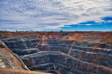 Batı Avustralya, Coolgardie 'de terk edilmiş bir altın madeni.