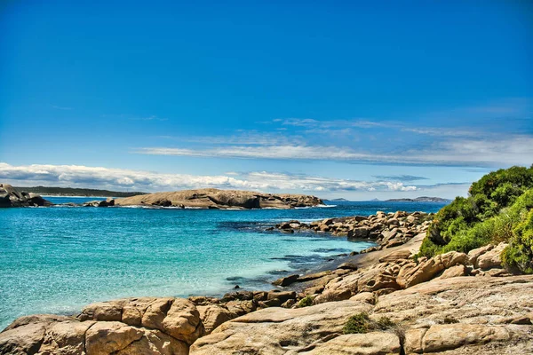 Costa Rocciosa Con Acque Limpide Azzurre Isole Lontananza Vicino Esperance — Foto Stock
