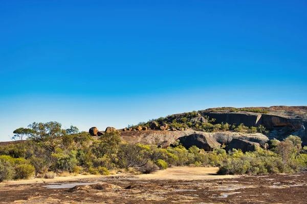 웨스턴오스트레일리아주 웨스턴오스트레일리아주 근처에 화강암으로 뒤덮인 화강암 지대인 샌포드 지역의 바위와 — 스톡 사진