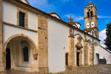 Lefkara 'daki Rum-Ortodoks Kutsal Haç Kilisesi' nin rahim ve saat kulesinin dışı, Kıbrıs Rum Kesimi 'nin Larnaka ilçesi.