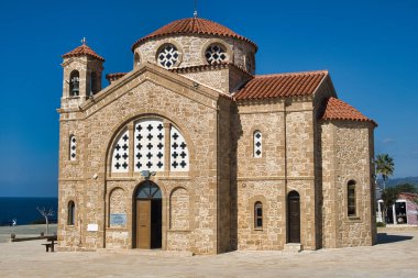 Kıbrıs Rum-Ortodoks kilisesi Agios Georgios Peyia (Pegeia olarak da hecelenir), Kıbrıs Rum Kesimi 'nin Pafos ilçesine bağlı Drepanumin Burnu' nda bulunmaktadır.