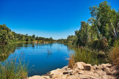 Karratha yakınlarındaki Maitland Nehri, Batı Avustralya 'nın Pilbara bölgesindeki birkaç kalıcı nehirden biridir.