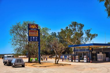 Minilya Köprüsü Roadhouse, Avustralya 'nın taşrasındaki tipik bir yol evi. Carnarvon, Batı Avustralya