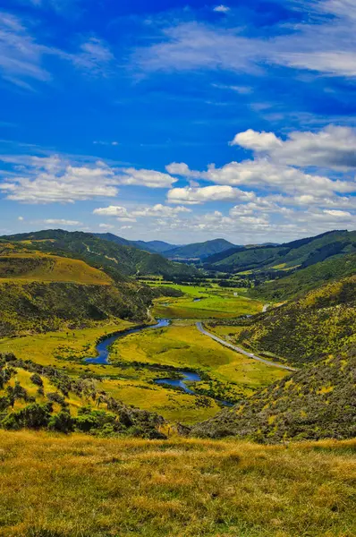 Baring Head yakınlarındaki Wainuiomata Nehri vadisi, Doğu Liman Bölgesel Parkı, Greater Wellington, Yeni Zelanda, 