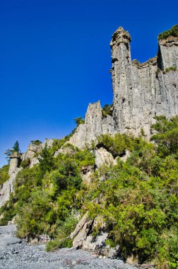 Putangirua Pinnacles, aşınmış çakıl kuleleri, Aorangi Orman Parkı, Büyük Wellington, Kuzey Adası, Yeni Zelanda