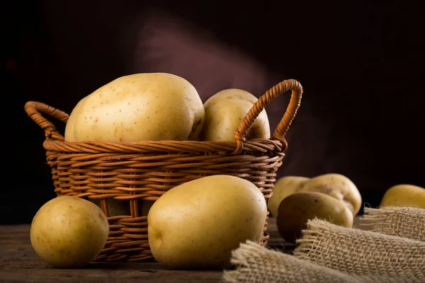 Pommes Terre Mûres Sur Table — Photo