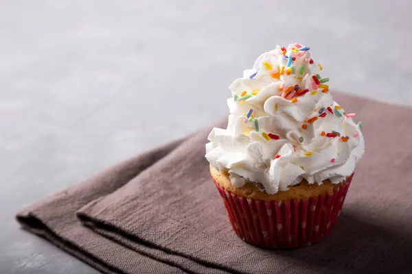 Lekkere Feestcupcakes Tafel Cupcakes Met Slagroom — Stockfoto