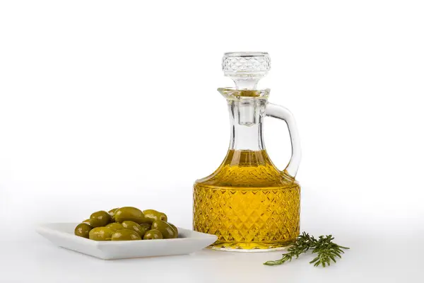 白色底色的橄榄油瓶 — 图库照片