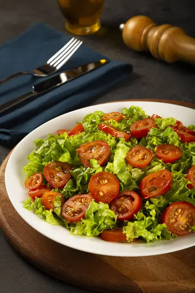 Ensalada Fresca Con Lechuga Tomate —  Fotos de Stock