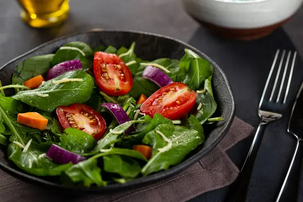 Salada Arugula Fresca Com Tomate — Fotografia de Stock