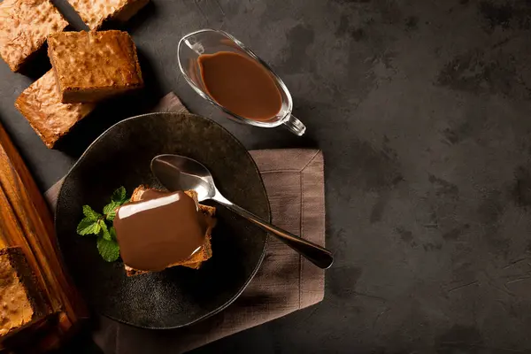 おいしいチョコレートブラウニーピース — ストック写真