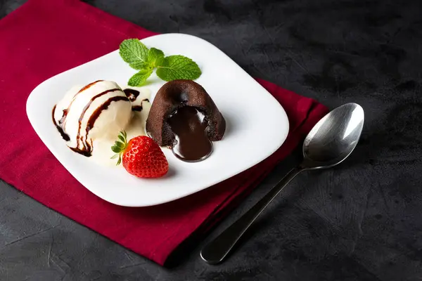 Petit Gateau Dessert Ice Cream — Stock Photo, Image