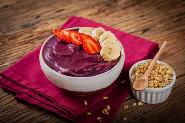 Muzlu ve tahıllı Acai. Brezilya acai 'si.