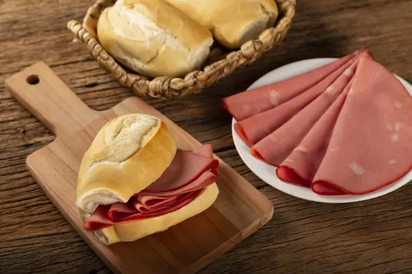 Havadella Ekmekli Sandviç Brezilya Nın Tipik Mortadella Sandviçi — Stok fotoğraf