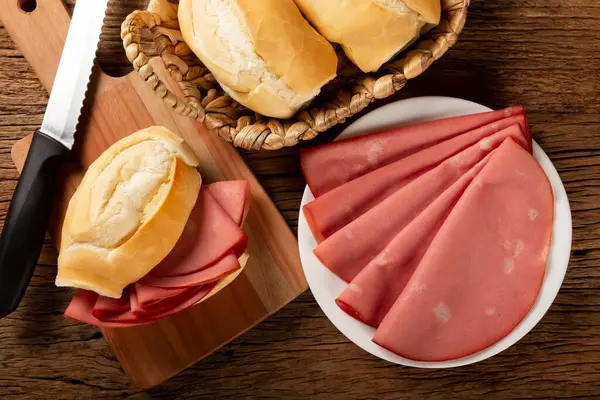 Havadella Ekmekli Sandviç Brezilya Nın Tipik Mortadella Sandviçi — Stok fotoğraf