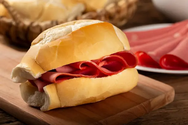 莫塔德拉面包三明治 巴西特有的Mortadella三明治 — 图库照片