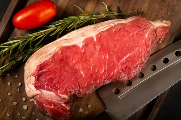 Carne Crua Ancho Pronta Para Assar Uma Placa Corte Madeira — Fotografia de Stock