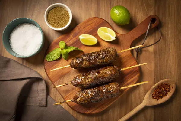 Kafta Manzo Sulla Tavola Legno Kafta Cucina Araba Tradizionale — Foto Stock