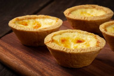 Empada ya da empadinhas, geleneksel Brezilya atıştırmalığı.