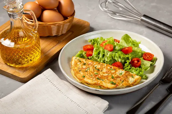Tortilla Con Queso Ensalada Lechuga Tomate —  Fotos de Stock