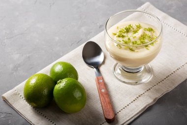 Limon aromalı limon kreması..