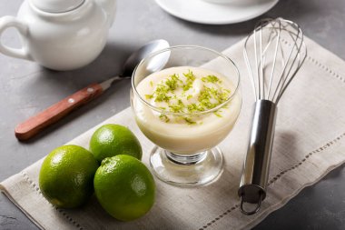 Limon aromalı limon kreması..