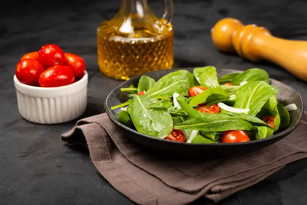 Arugula Salad Tomatoes Dark Background — Stock Photo, Image