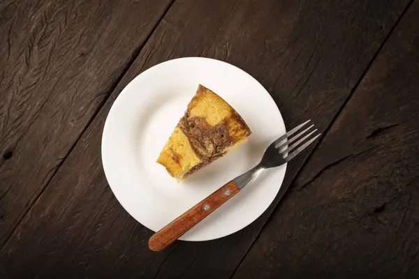 Domowej Roboty Marmurowy Tort Pyszne Ciasto Marmurowe Czekoladą Wanilią — Zdjęcie stockowe