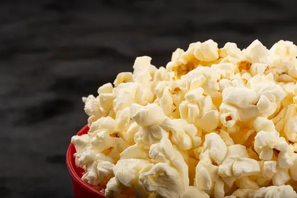 Ciotola Con Popcorn Salati Dolente Tavolo — Foto Stock