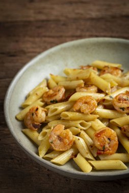 Izgara karidesli makarna..