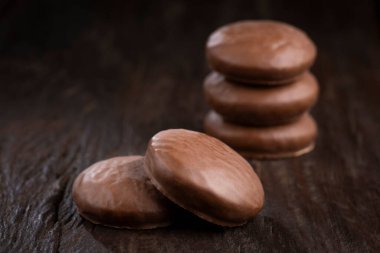 Çikolatalı Brezilya ballı kurabiyeleri - Pao de mel.