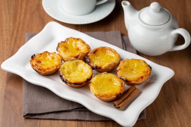 (Pastel de nata (Pastel de belem). Geleneksel Portekiz tatlıları.