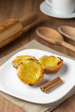 (Pastel de nata (Pastel de belem). Geleneksel Portekiz tatlıları.