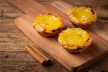 (Pastel de nata (Pastel de belem). Geleneksel Portekiz tatlıları.