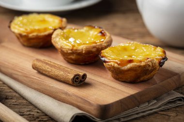 (Pastel de nata (Pastel de belem). Geleneksel Portekiz tatlıları.