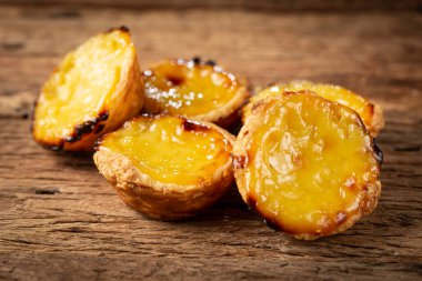 (Pastel de nata (Pastel de belem). Geleneksel Portekiz tatlıları.