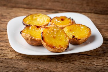 (Pastel de nata (Pastel de belem). Geleneksel Portekiz tatlıları.