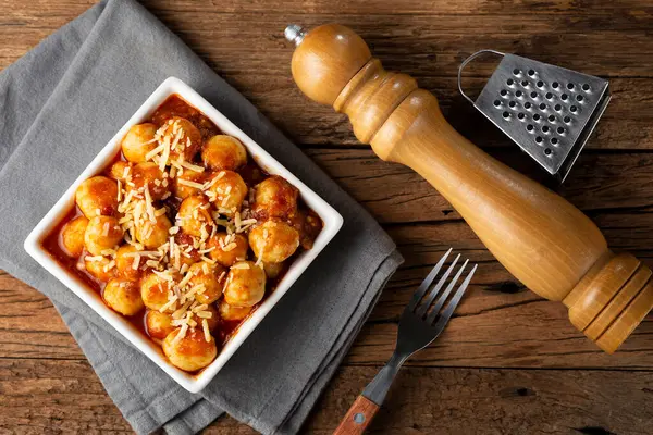 Gnocchi Con Sugo Pomodoro Parmigiano Grattugiato — Foto Stock