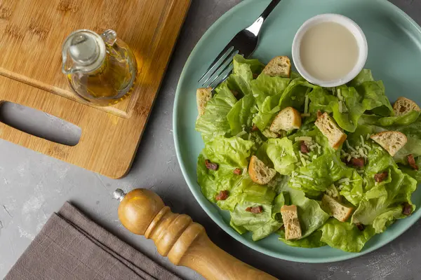 Caesar Salade Met Croutons Spek — Stockfoto