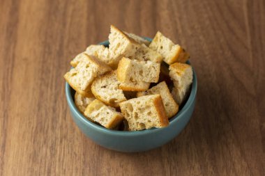 Masada leziz çıtır çıtırlar var..